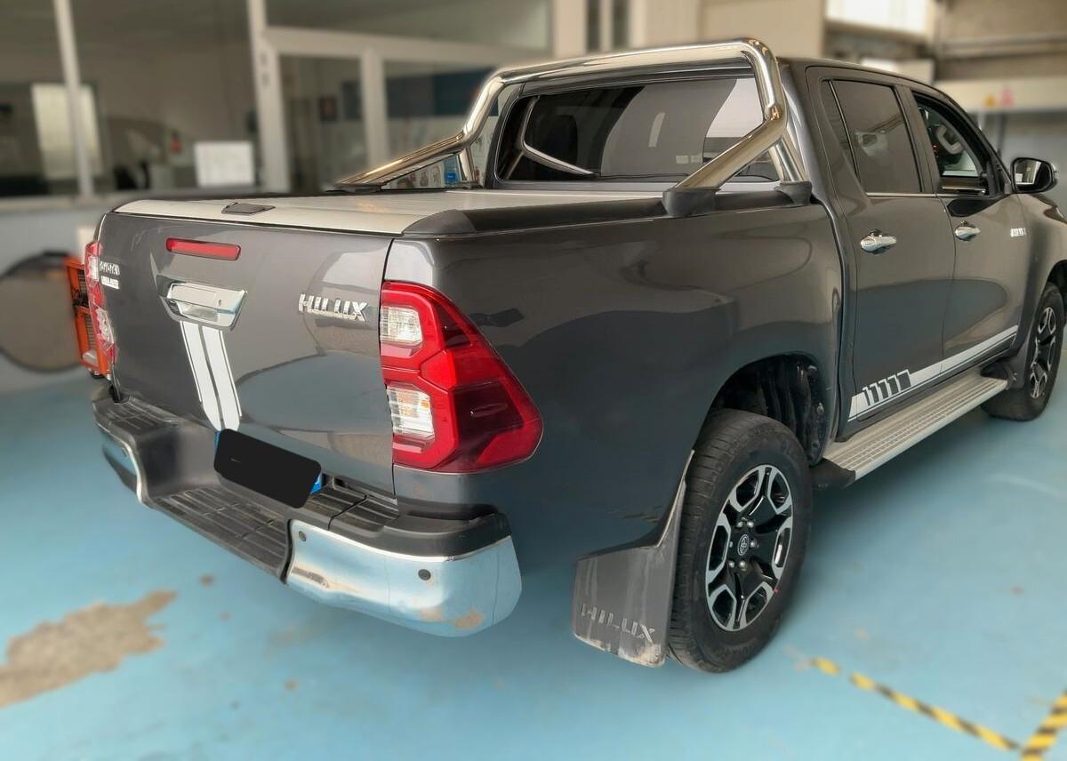 Toyota Hilux 2.8 D-4D Double Cab Executive 4x4 — 204 CV | 01/2021 | 222.400 km