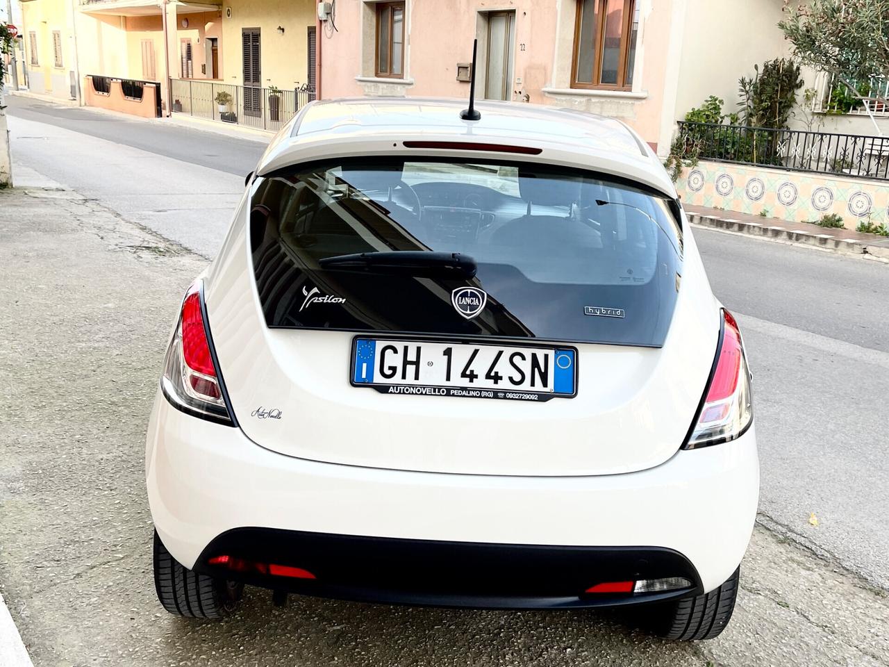 Lancia Ypsilon 1.0 FireFly 5 porte Hybrid Ecochic Silver 2022