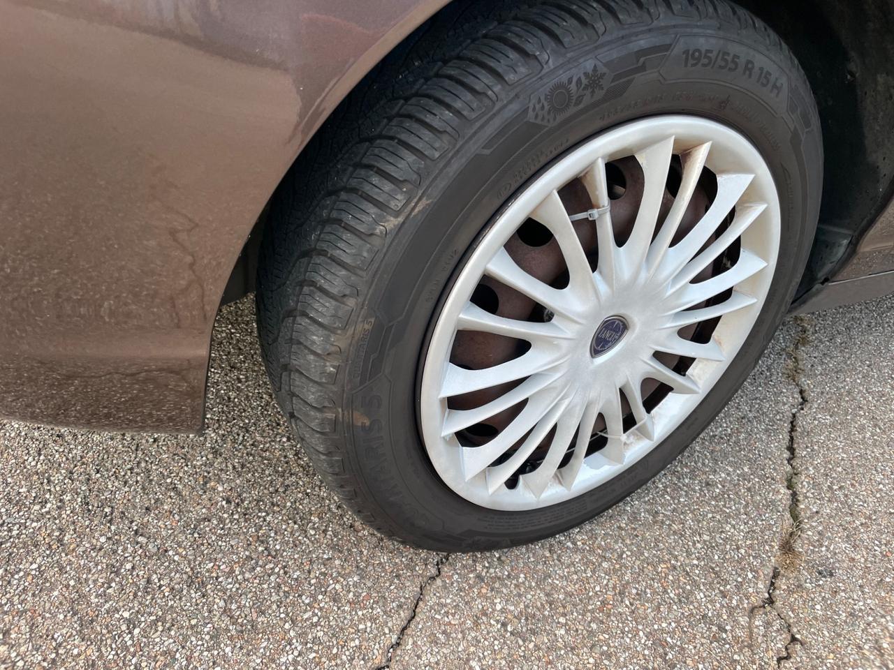 Lancia Ypsilon 1.2 Versus