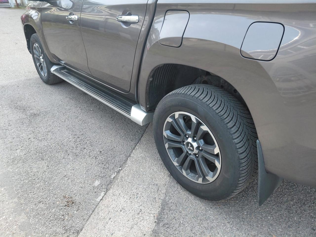 Mitsubishi L200 2.3d D.cab UNICO PROPRIETARIO