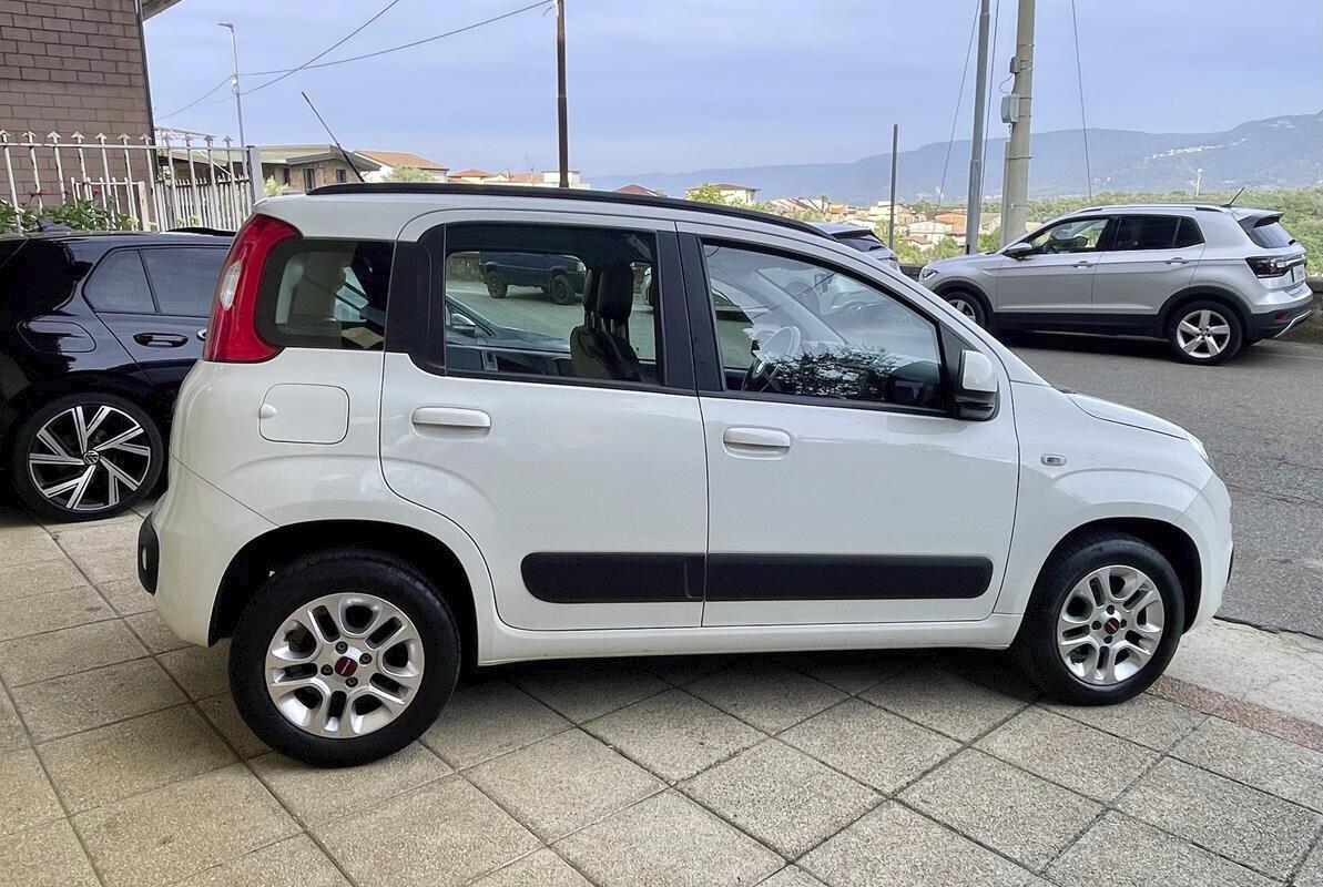 Fiat Panda 1.2 Lounge "Uconnect Bluetooth - Clima automatico -Volante multifunzione " Aziedali