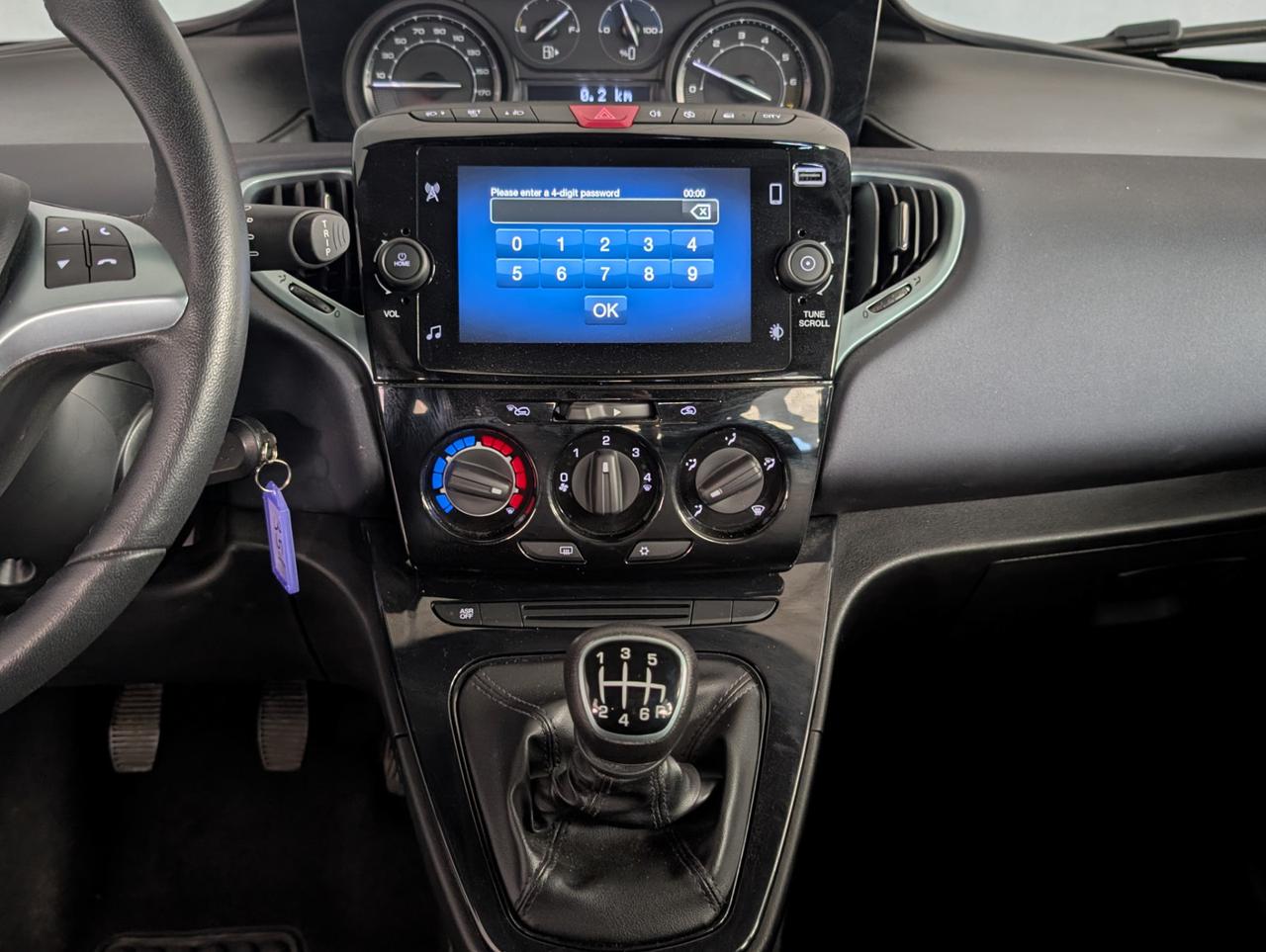 Lancia Ypsilon 1.0 Hybrid 70cv Platino