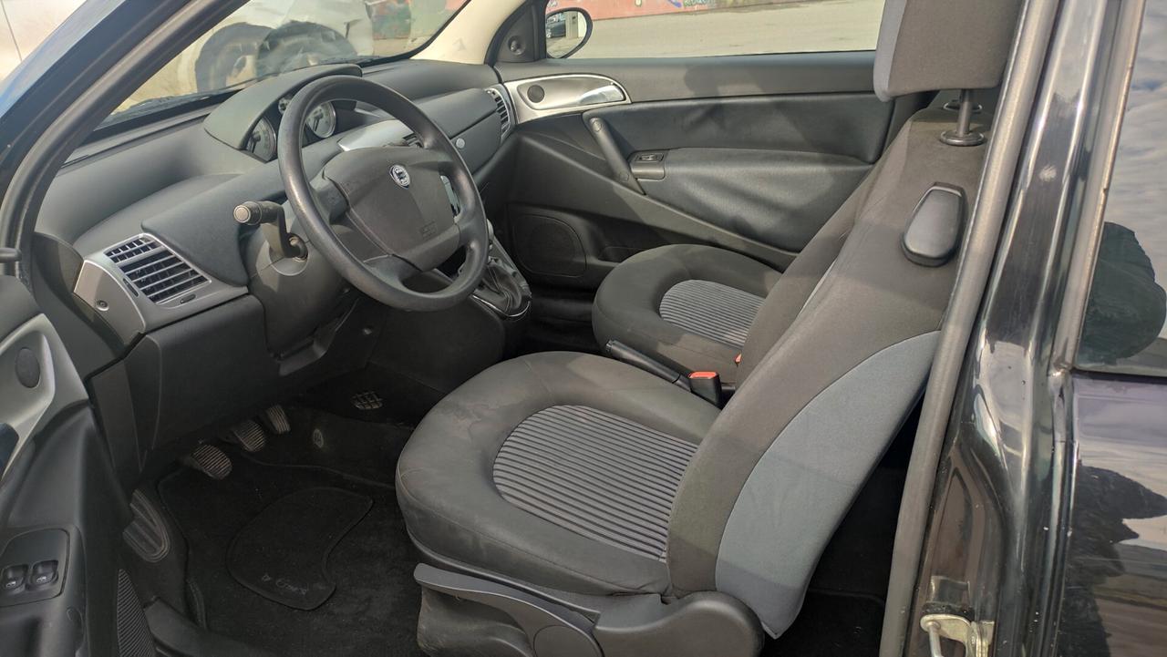 Lancia Ypsilon 1.2 bz 69CV NEOPATENTATAI - 2011