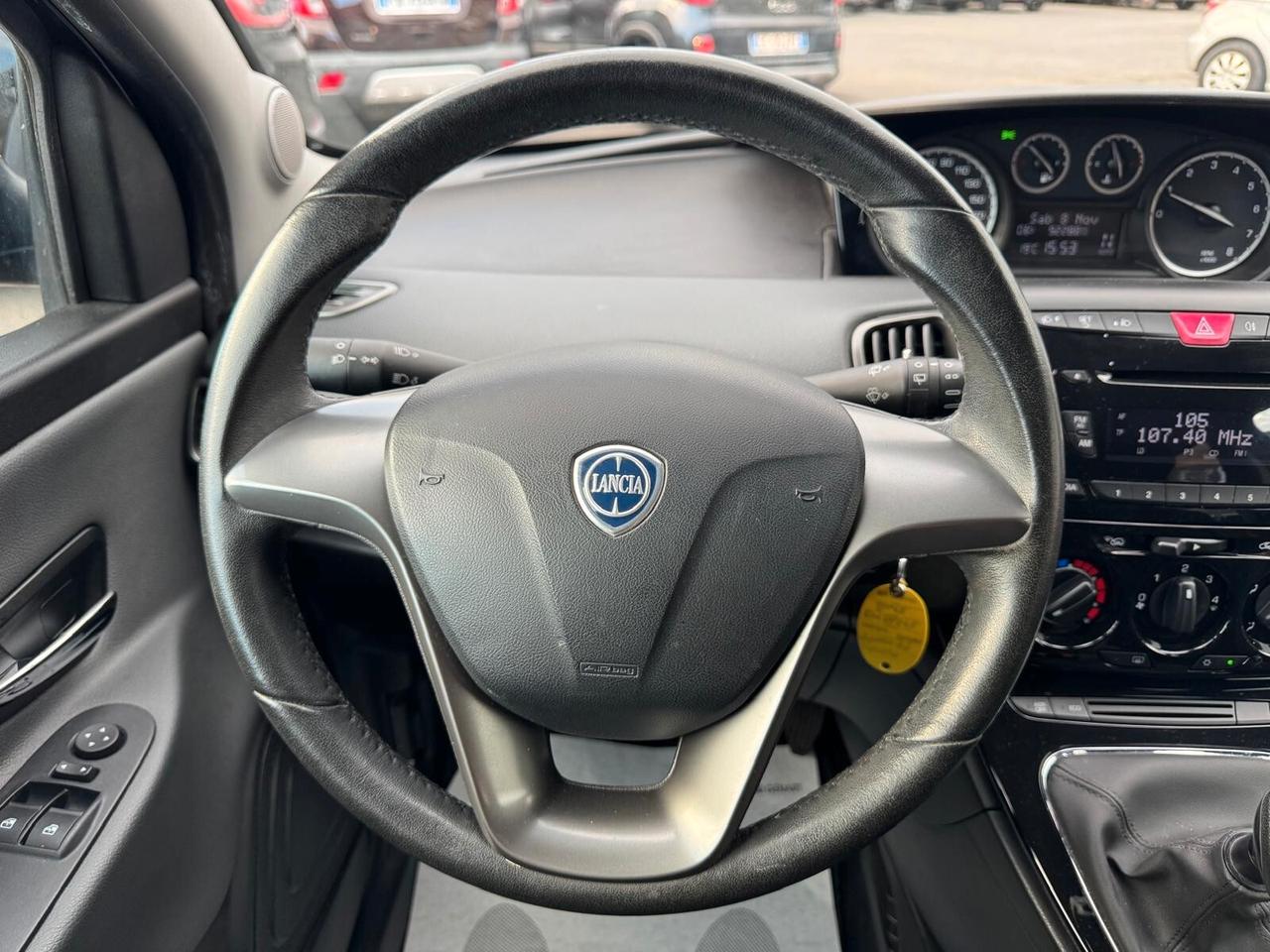 Lancia Ypsilon 0.9 TWINAIR 85CV DFN AUTOM GOLD 2012