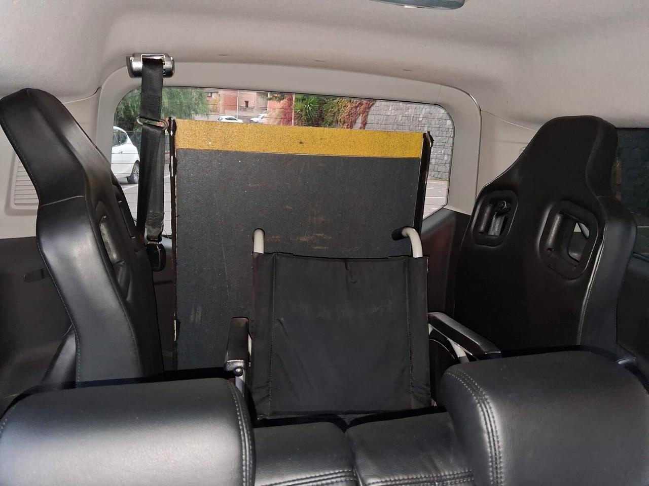 Ford Tourneo Connect Pianale ribassato con rampa disabili in carrozzina