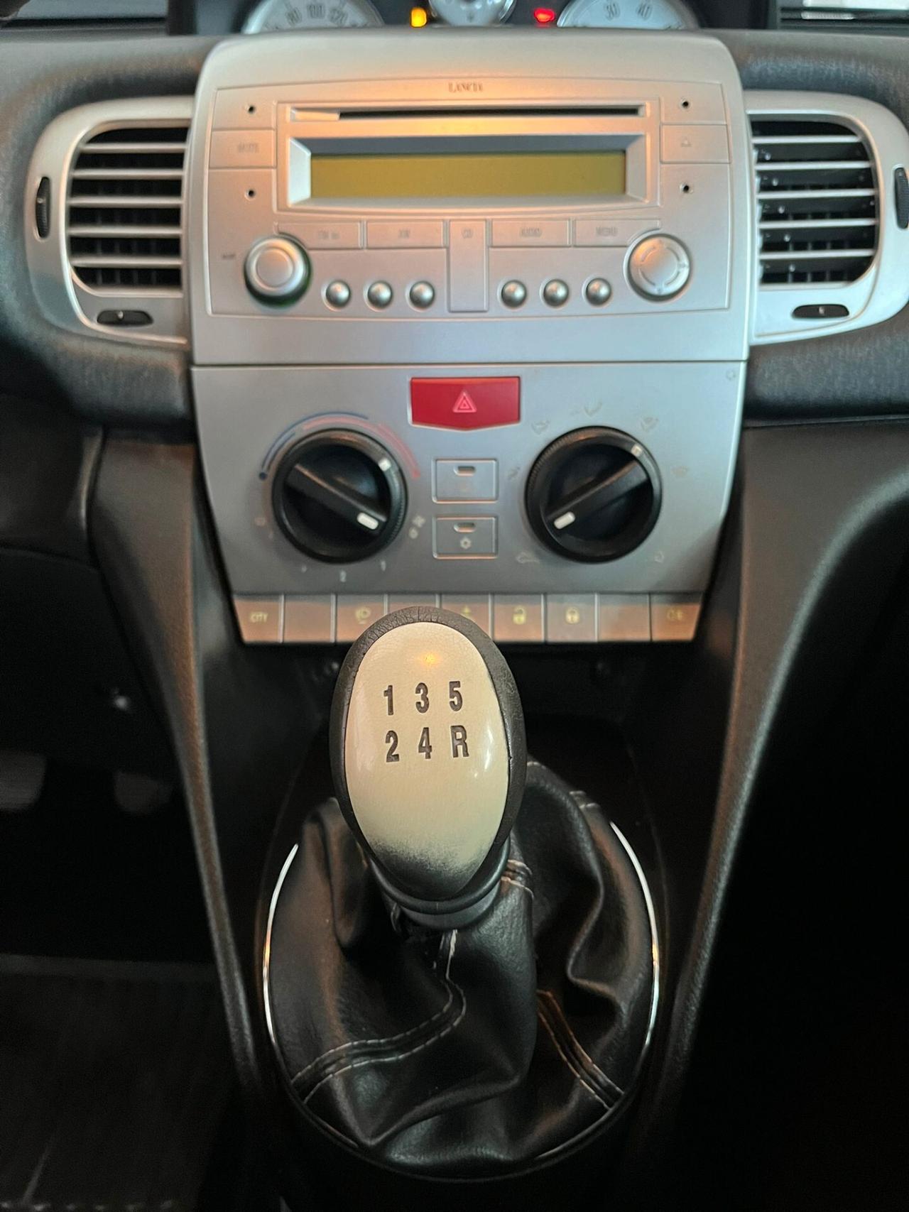 Lancia Ypsilon 1.2 Oro Plus