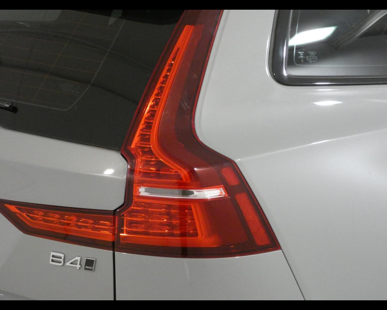 VOLVO V60 CC (2018-2024) - V60 Cross Country B4 (d) AWD automatico Ultimate