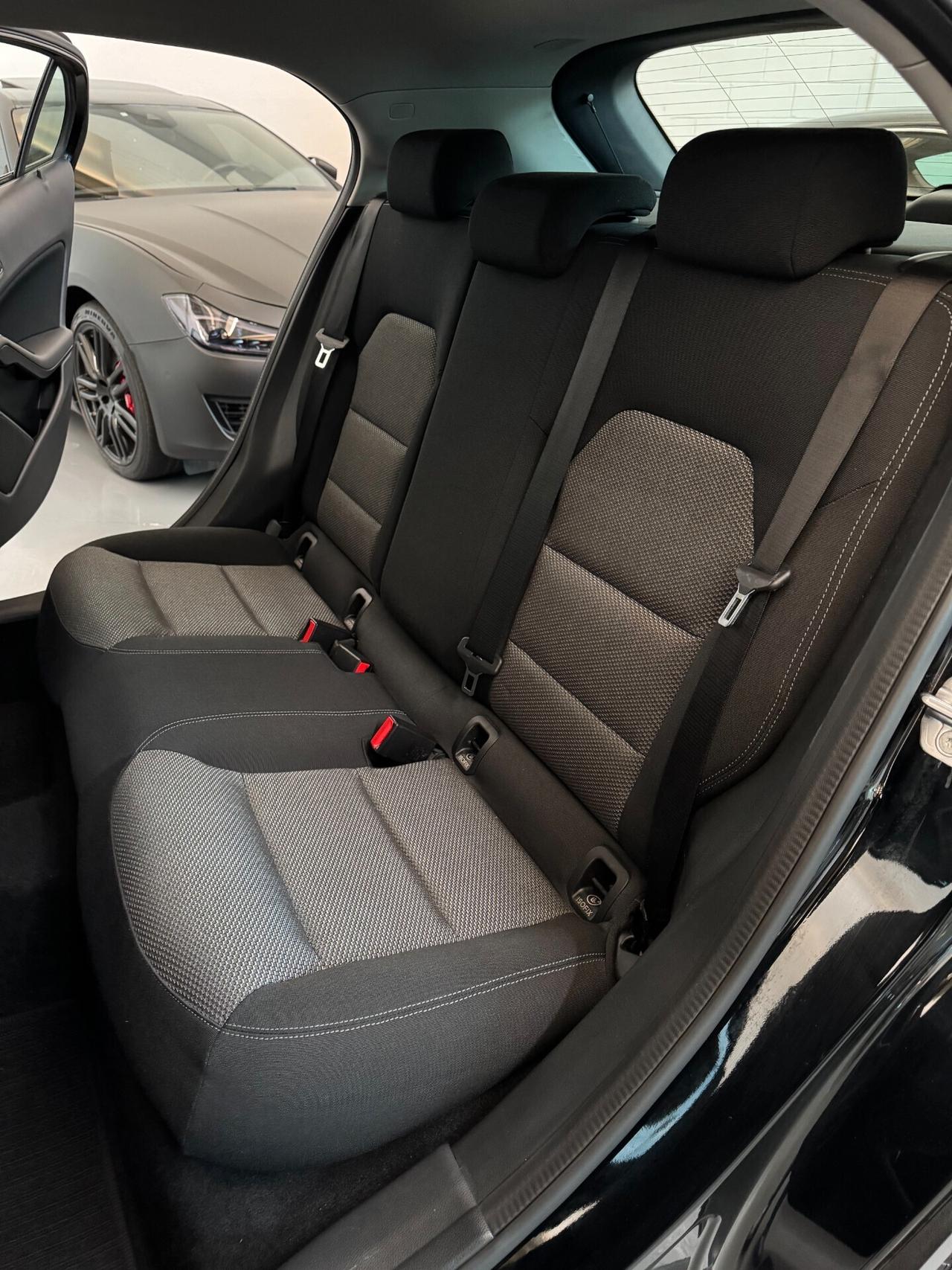 Mercedes-Benz GLA 180 sport 1.6cc 122cv Navi Clima OK Neopatentati