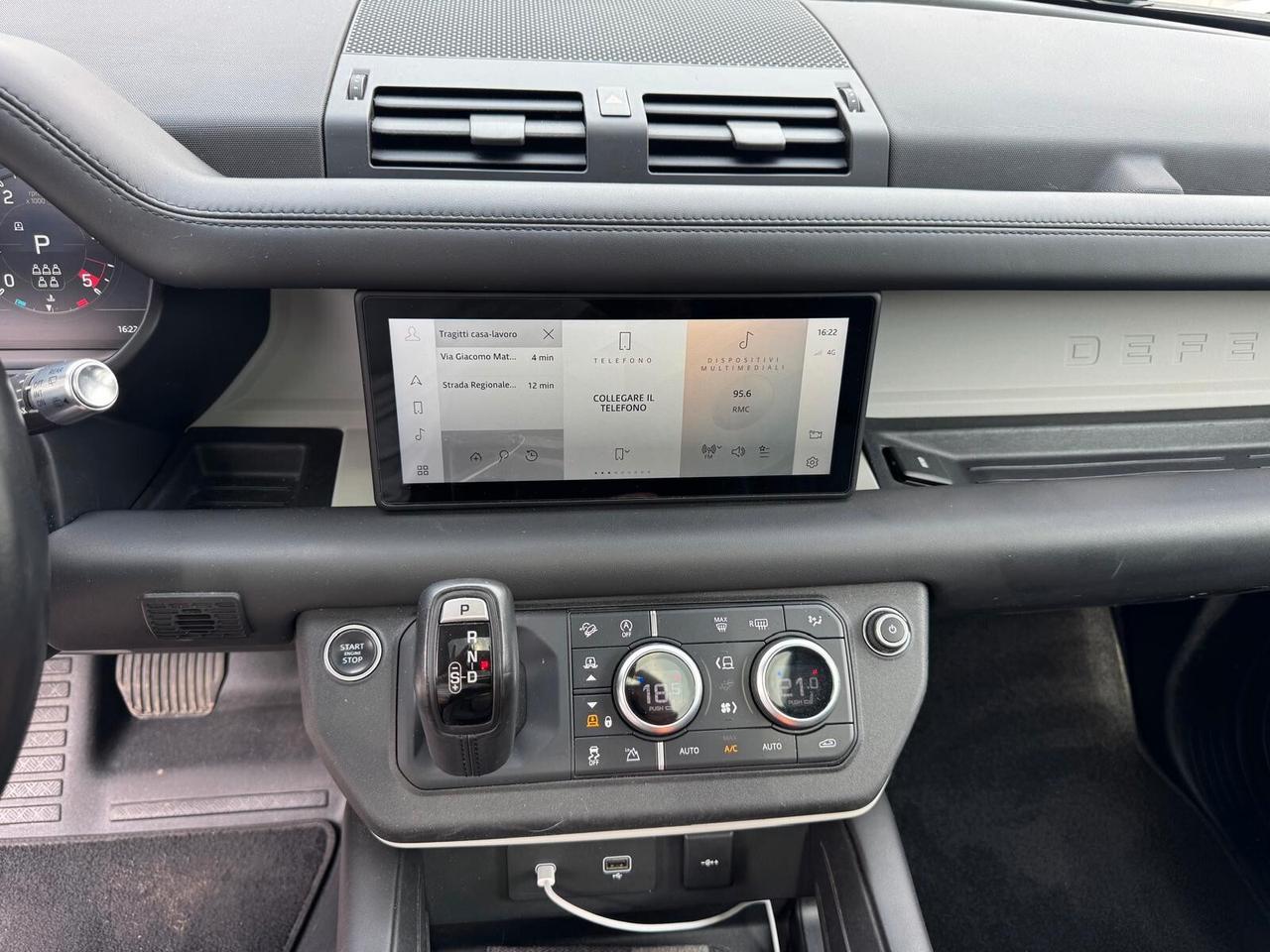 Land Rover Defender 110 3.0D I6 300 CV AWD Auto HSE 7 posti