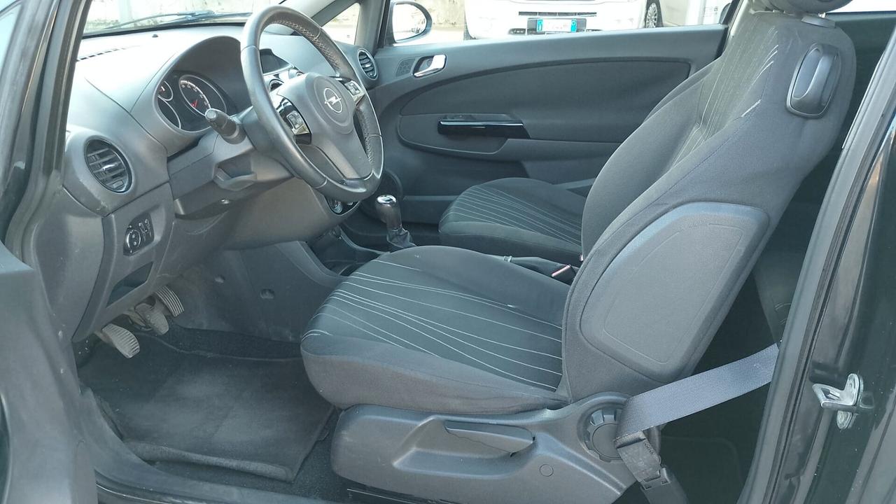 Opel Corsa 1.2 - 2011