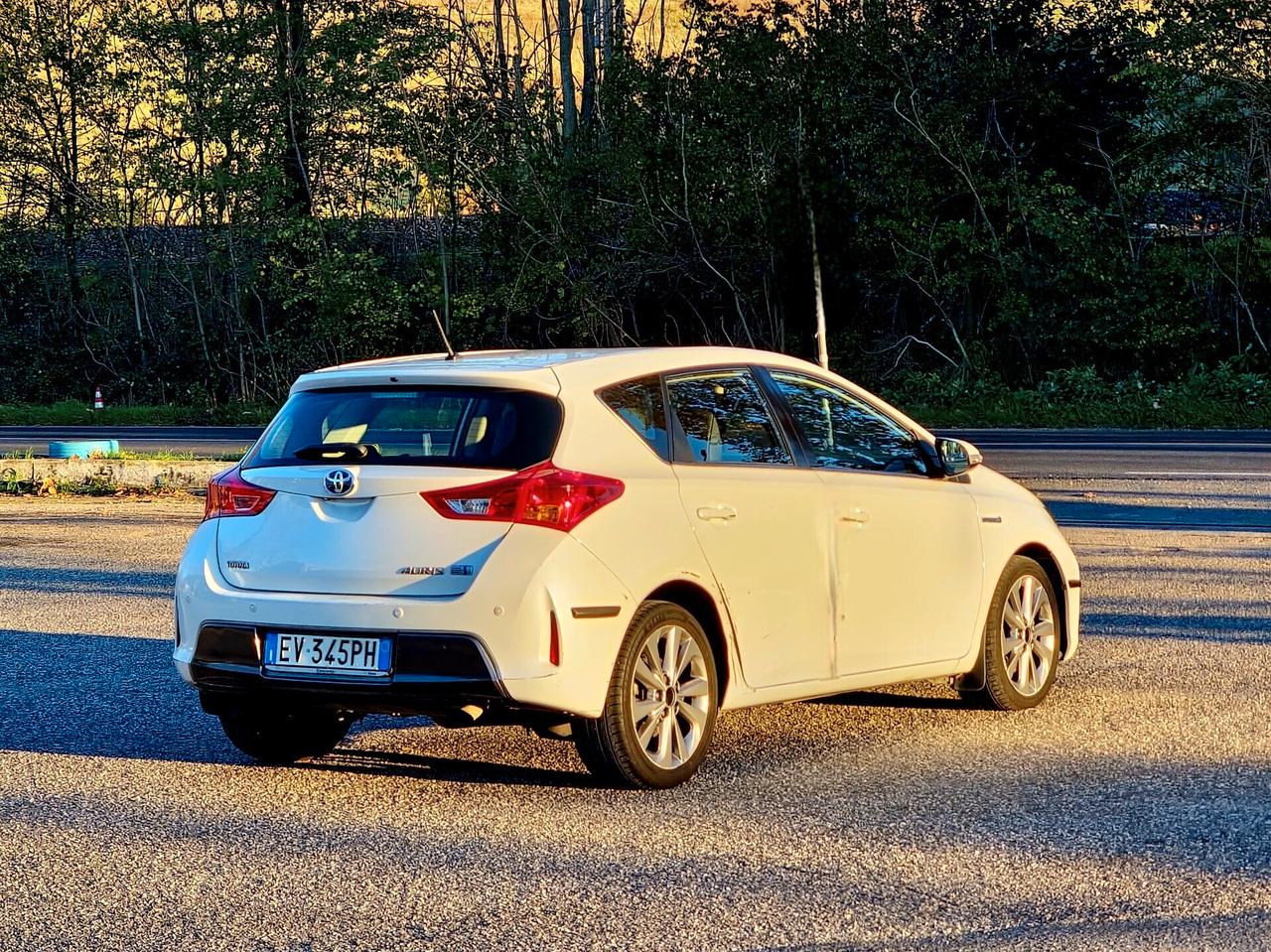 Toyota Auris 1.8 Hybrid Lounge 2014-E5B Automatico