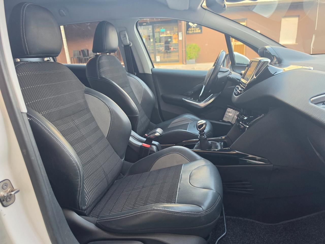 Peugeot 2008 BlueHDi 120 S&S Black Matt