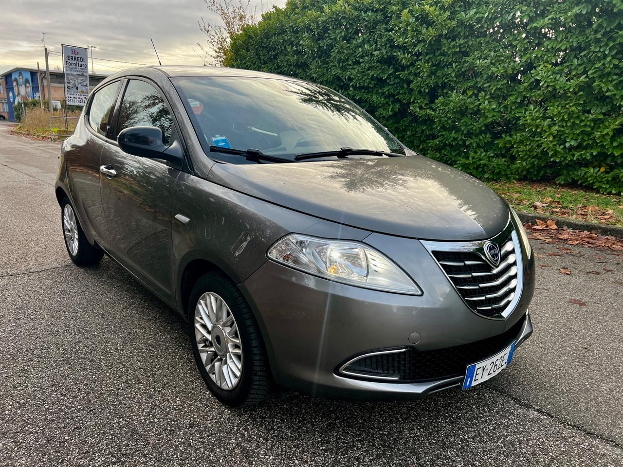 Lancia Ypsilon 1.3 MJT 16V 95 CV 5 porte S&S Silver