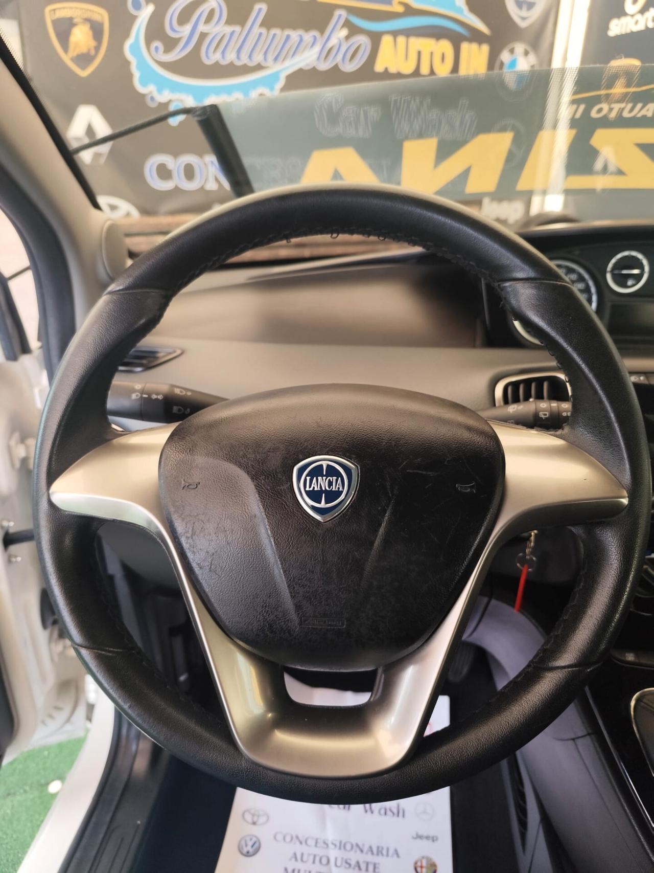 Lancia Ypsilon 1.2 69 CV 5 porte S&S Platinum