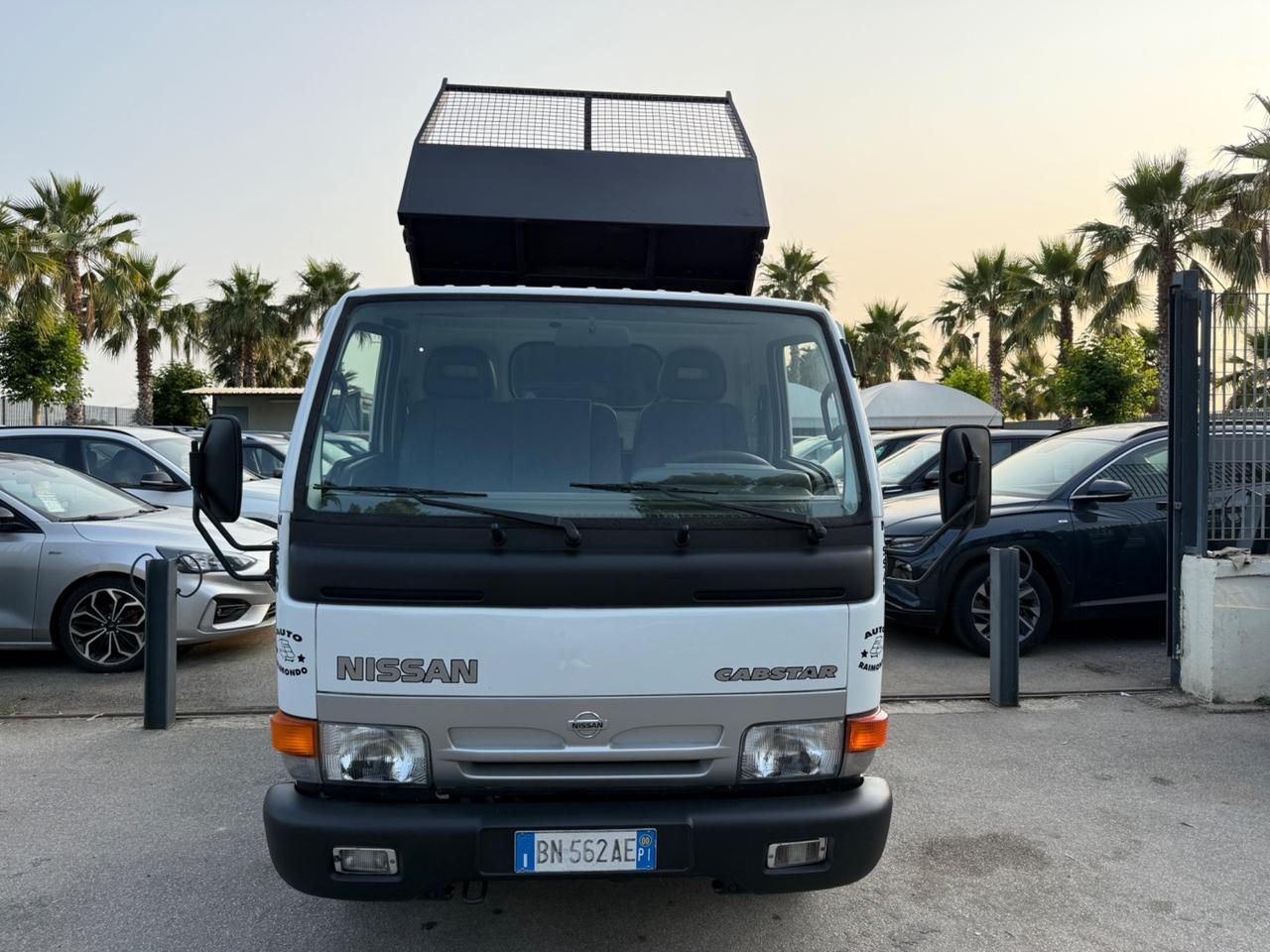 Nissan Cabstar 110 ribaltabile trilaterale
