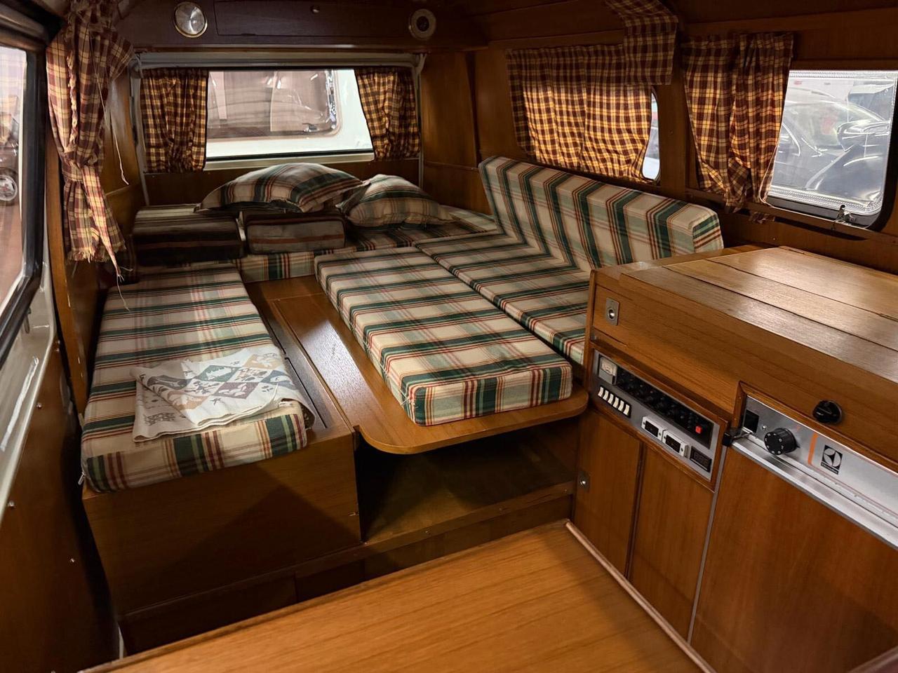 Volkswagen T2a + Roulotte Lander 340 Bora
