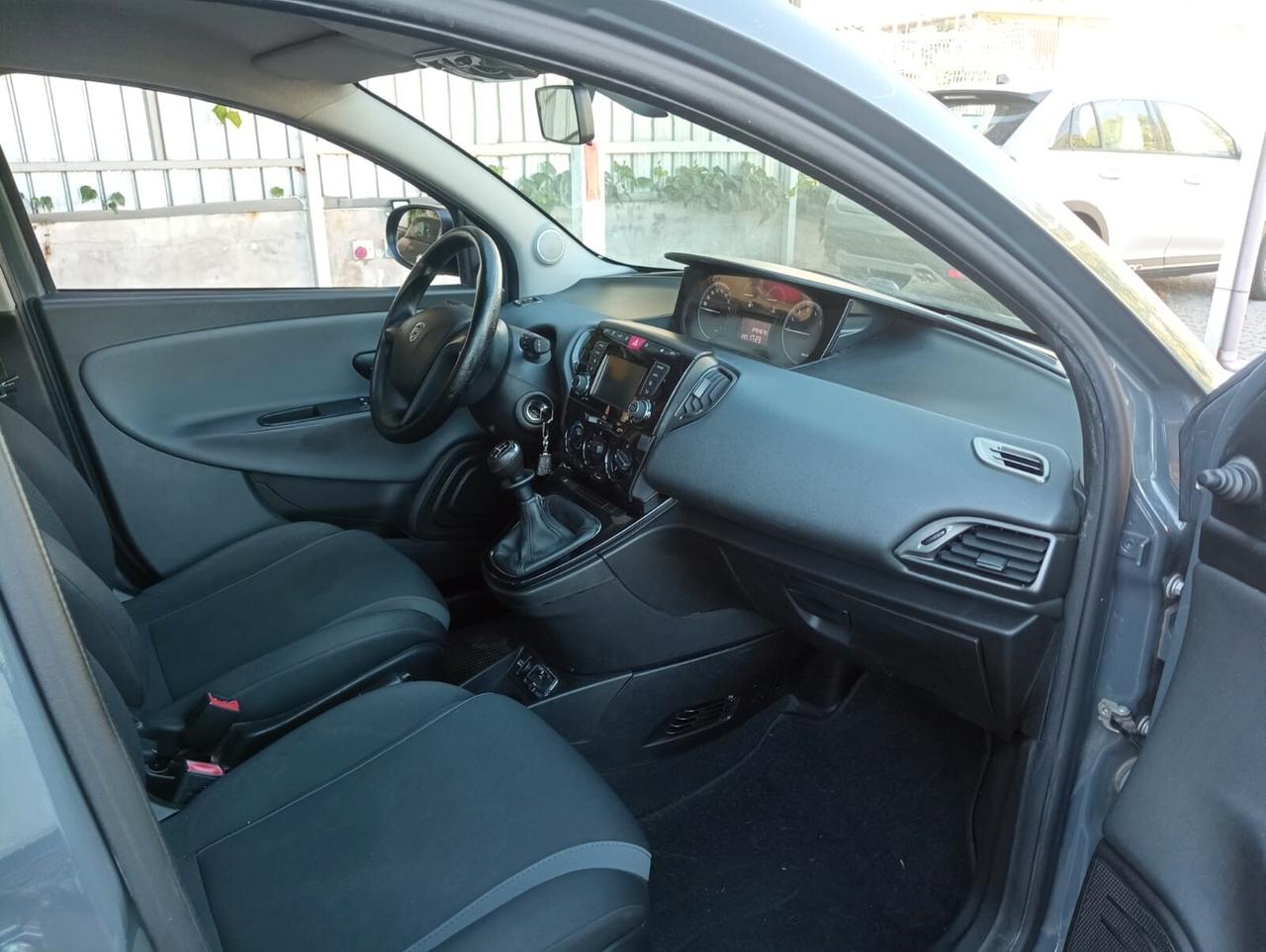 Lancia Ypsilon 1.2 69 CV 5 porte Gold