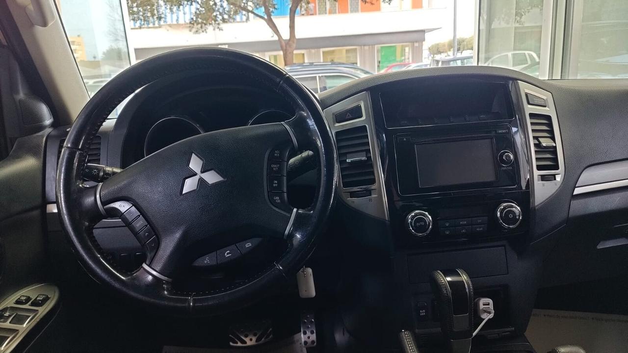 Mitsubishi Pajero 3.2 DI-D 16V aut. 5p. Intense 7 Posti Gancio Traino