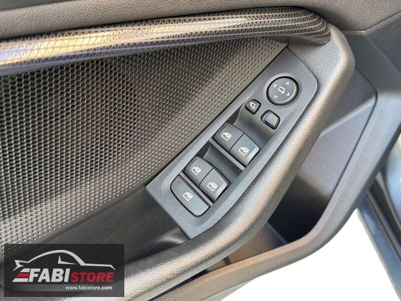 BMW Serie 1 118i Business Advantage Automatic - LED, Navi, Cruise, CarPlay ecc