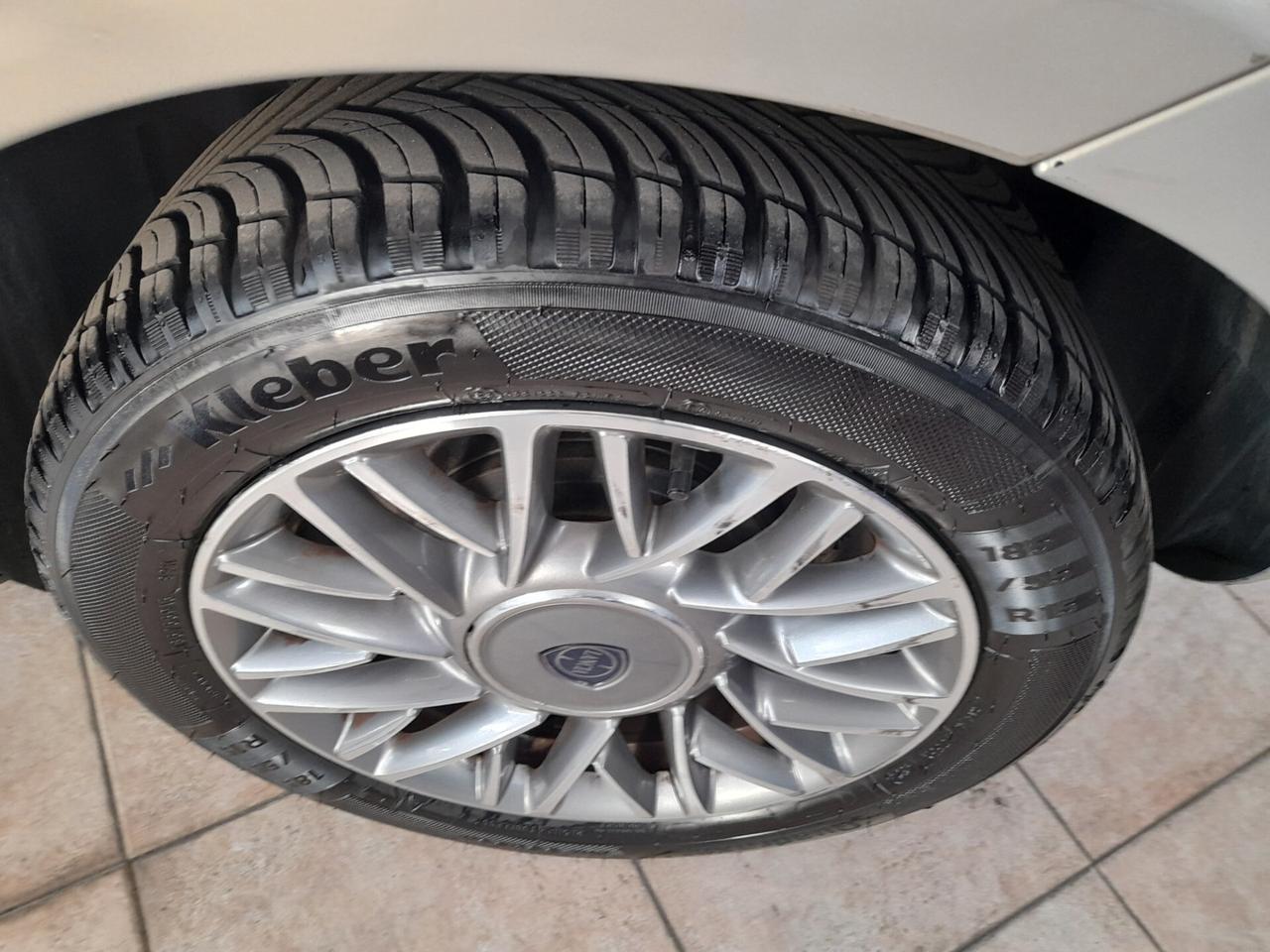 Lancia Ypsilon 1.2 69 CV 5 porte S&S Platinum