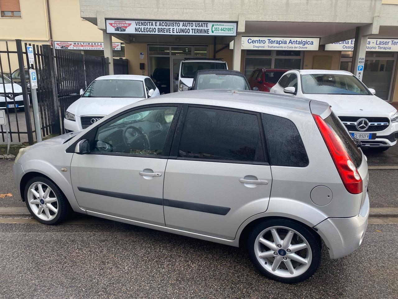 Ford Fiesta 1.2 16V 5p. Ghia ok neopatentati