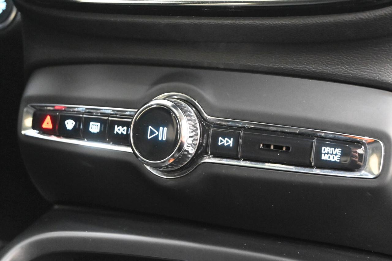 VOLVO XC40 (2017-->) XC40 T4 Recharge Plug-in H...