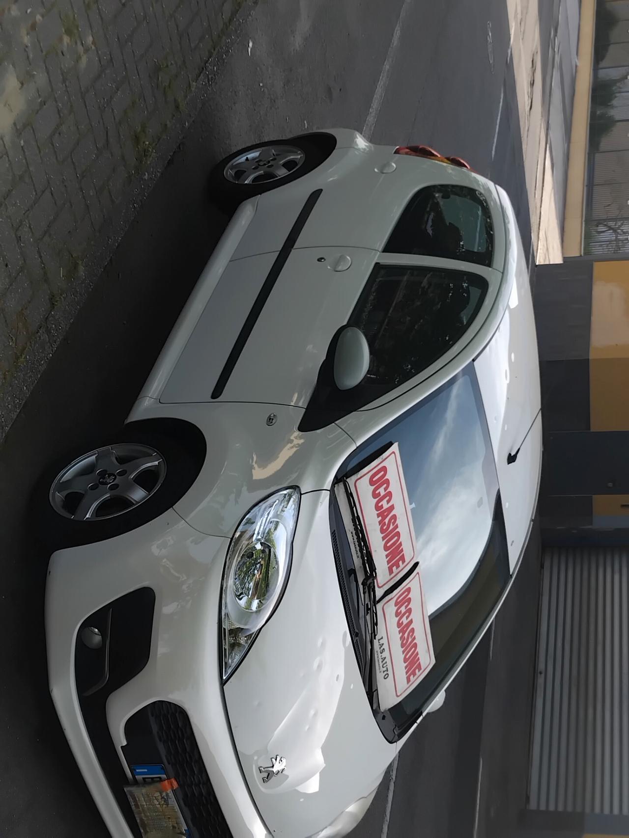 Peugeot 107 1.0 68CV 5p. Active CAMBIO AUTOMATICO X NEO PATENTATI A 2.999 EU
