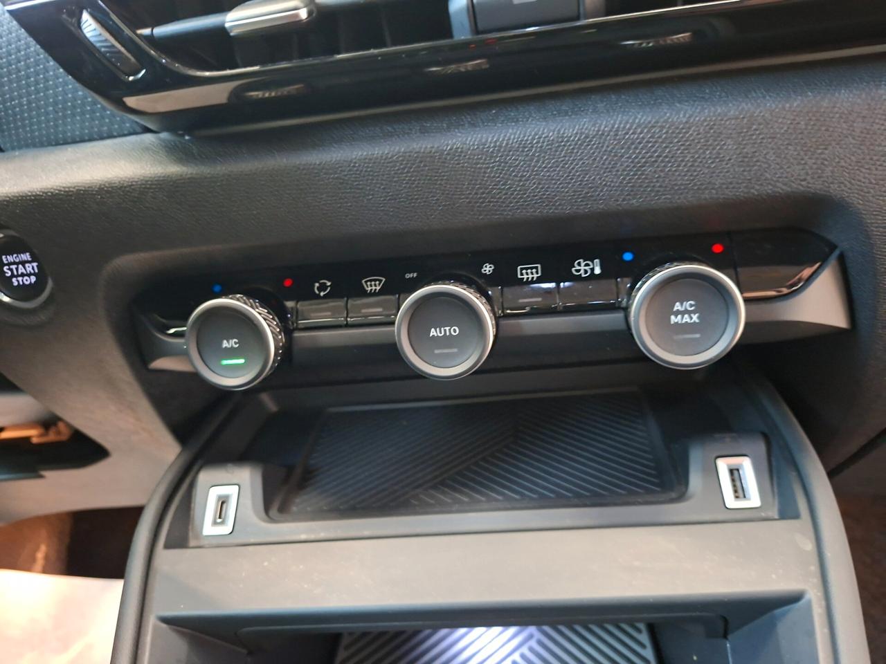 Citroen C4 PureTech 130 S&S EAT8 Shine