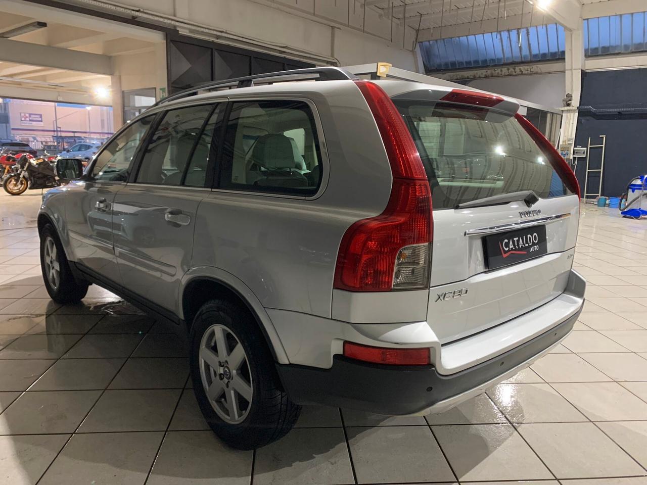 Volvo XC 90 XC90 2.4 D5 185 CV AWD Momentum con IMPIANTO A GPL