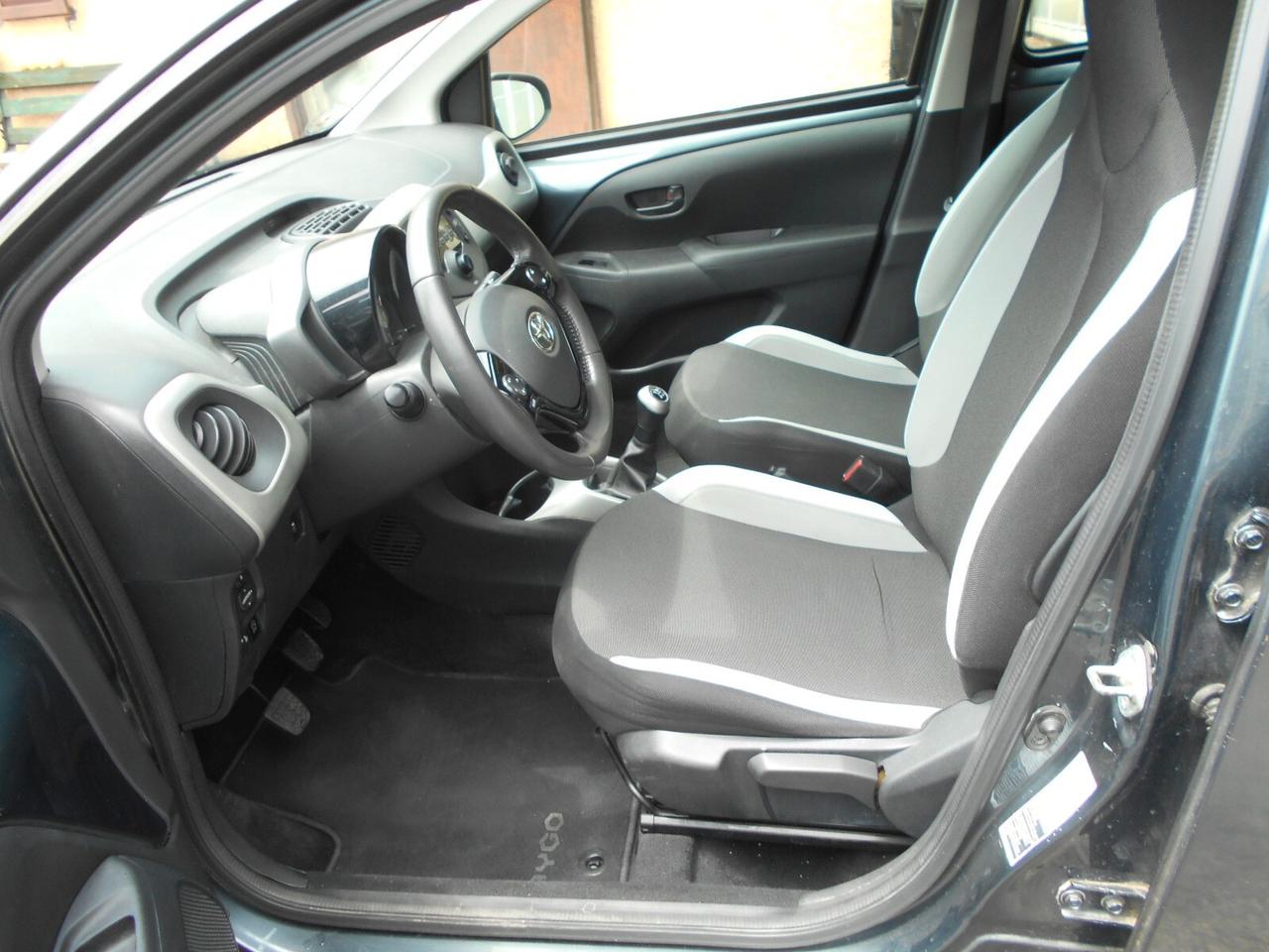 Toyota Aygo 1.0 5 porte Lounge Connect euro 5 neo patentati