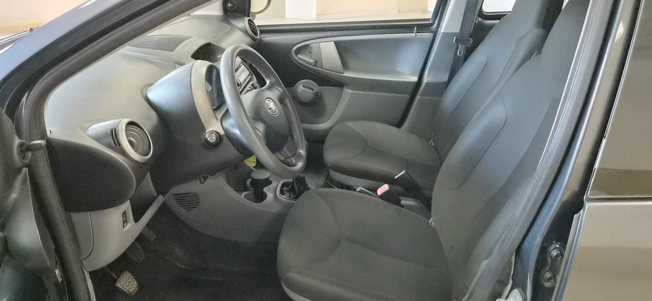 Toyota Aygo 1.0 12V VVT-i 5 porte Sol Red Edition