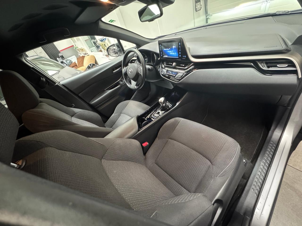 Toyota C-HR 1.8 Hybrid E-CVT Trend