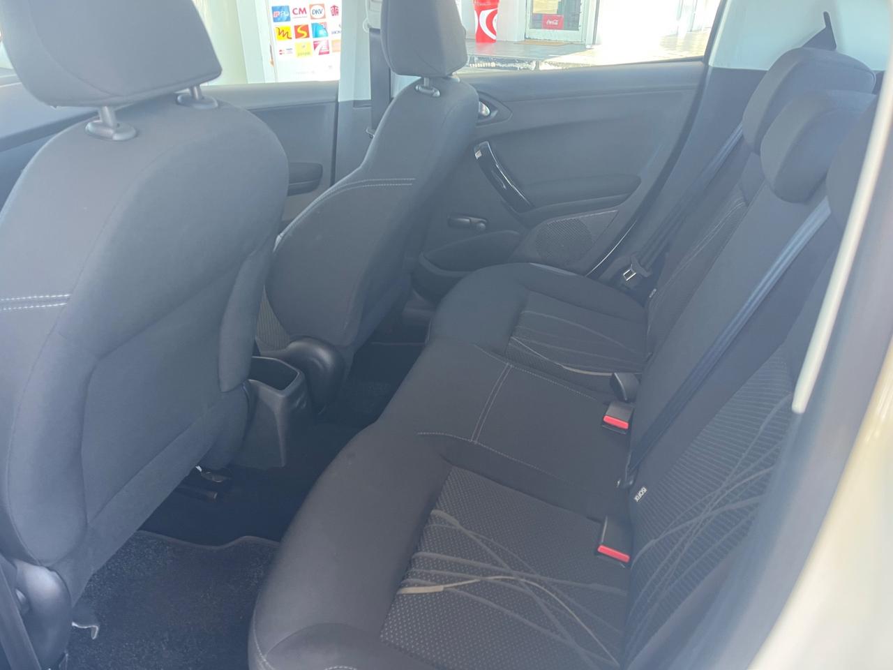 Peugeot 208 1.2 VTi 82 CV 5 porte Active km 67.000 garanzia 12 mesi