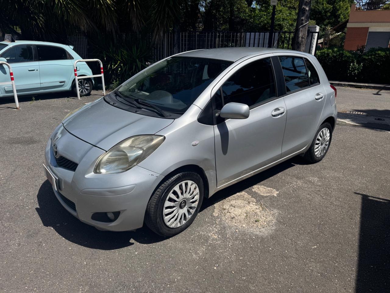 Toyota Yaris 1.3 BENZINA - POCHI KM - 2010
