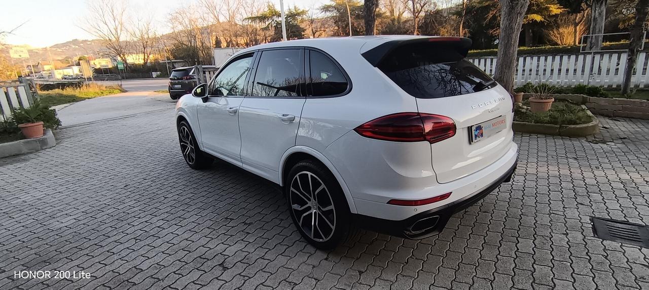 Porsche Cayenne 3.0 Platinum Edition gancio traino