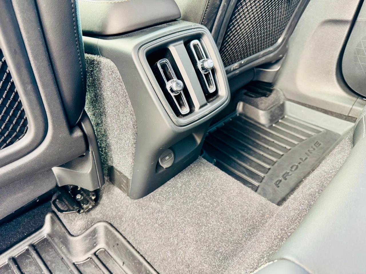 Volvo XC40 D3 R-design CarPlay / LED / RetroCam.