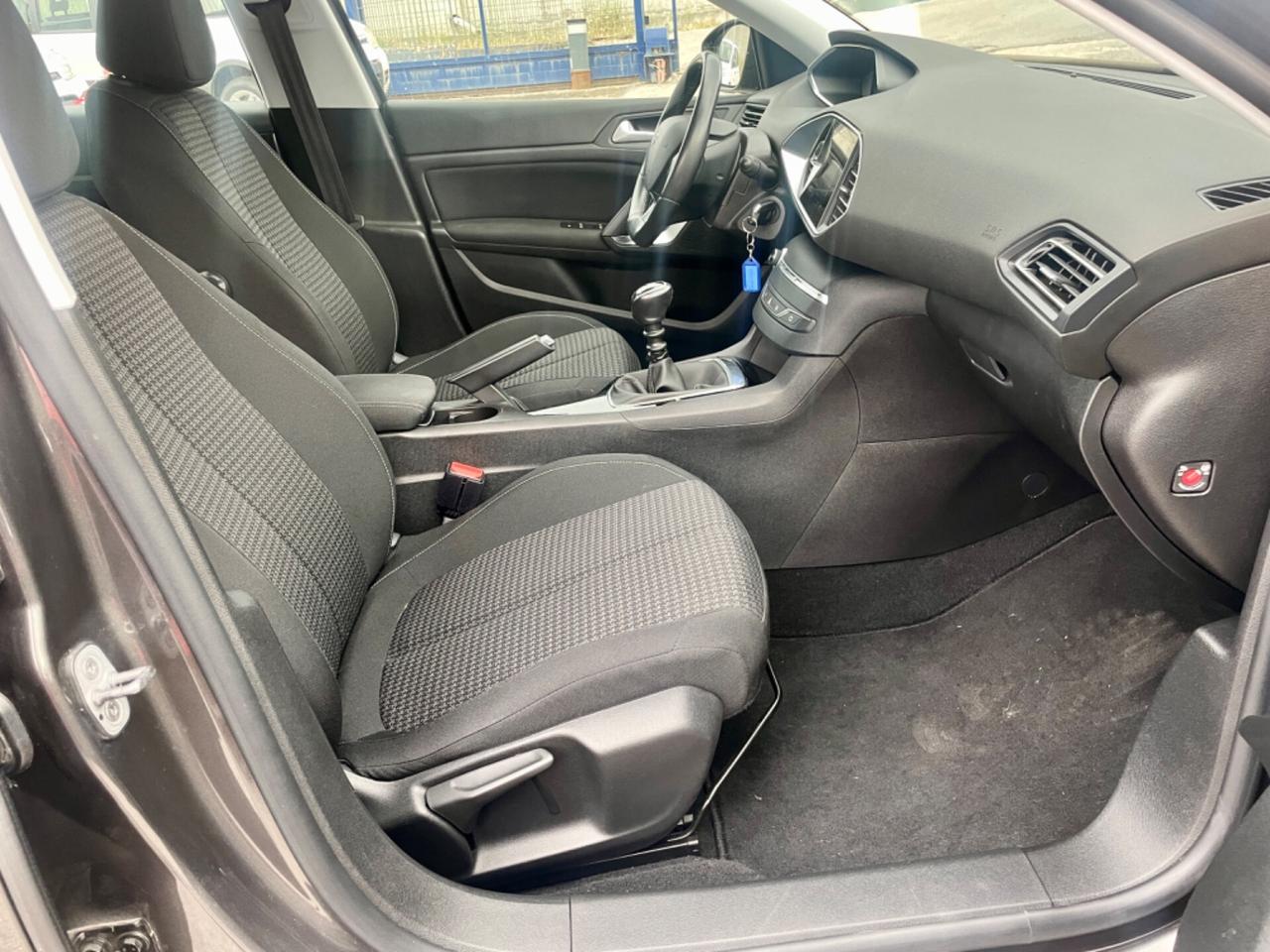 Peugeot 308 BlueHDi 130cv 6m 2021