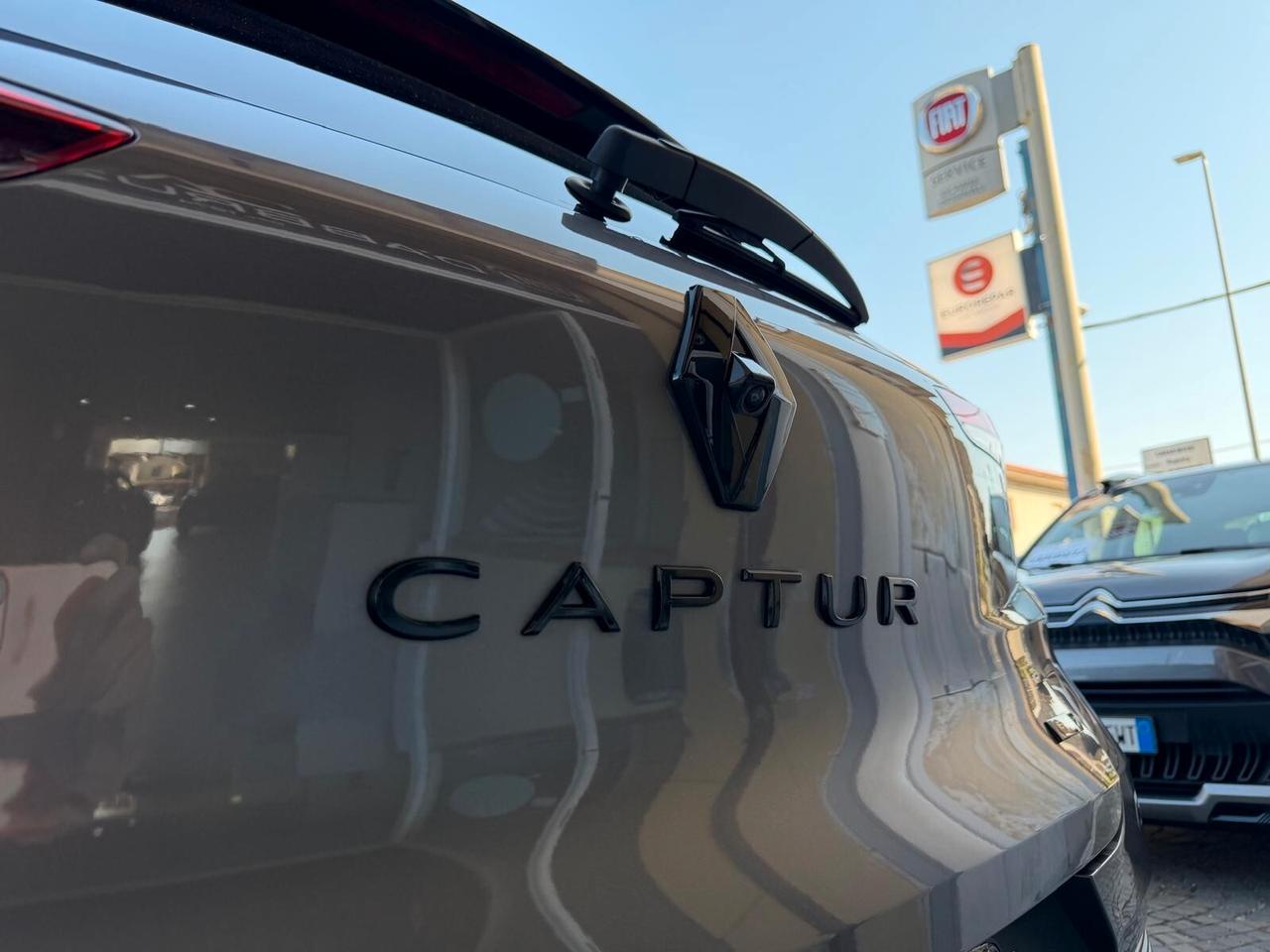 Renault Captur Full Hybrid 1.6 E-Tech 145 CV Rive Gauche