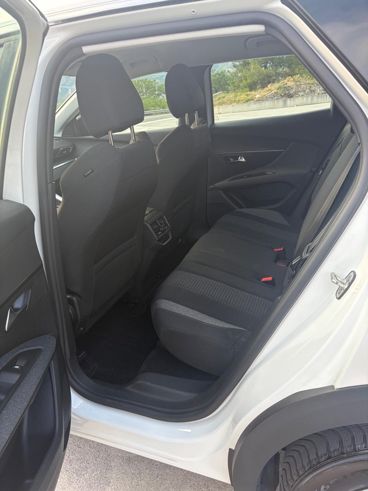 PEUGEOT 3008 BLUE HDI 2022
