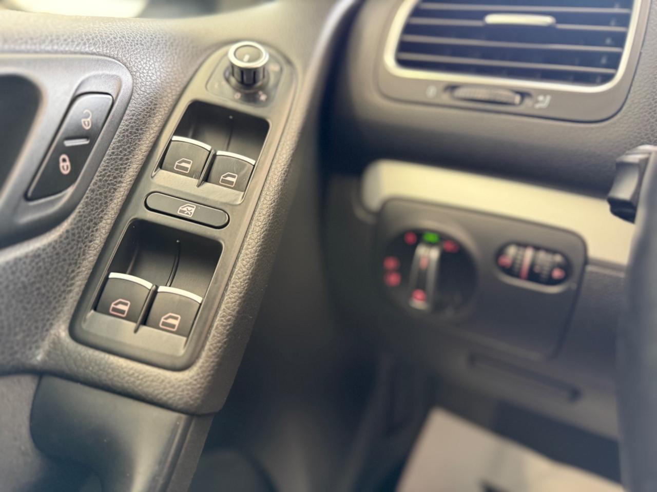 Volkswagen Golf 6 5p 1.6 tdi Highline automatica ok neopatentati