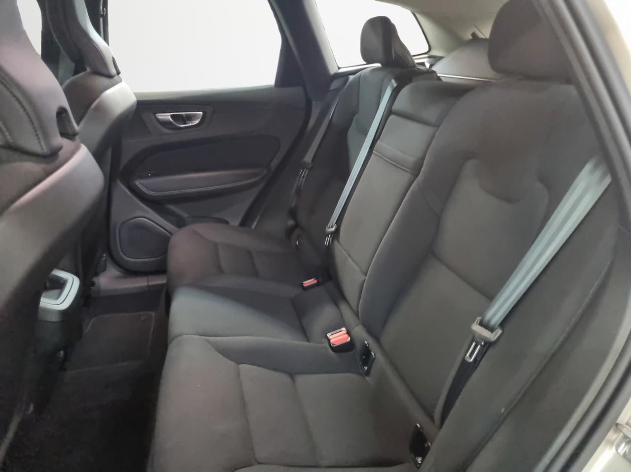 Volvo XC 60 XC60 B4 (d) AWD Geartronic Momentum Pro