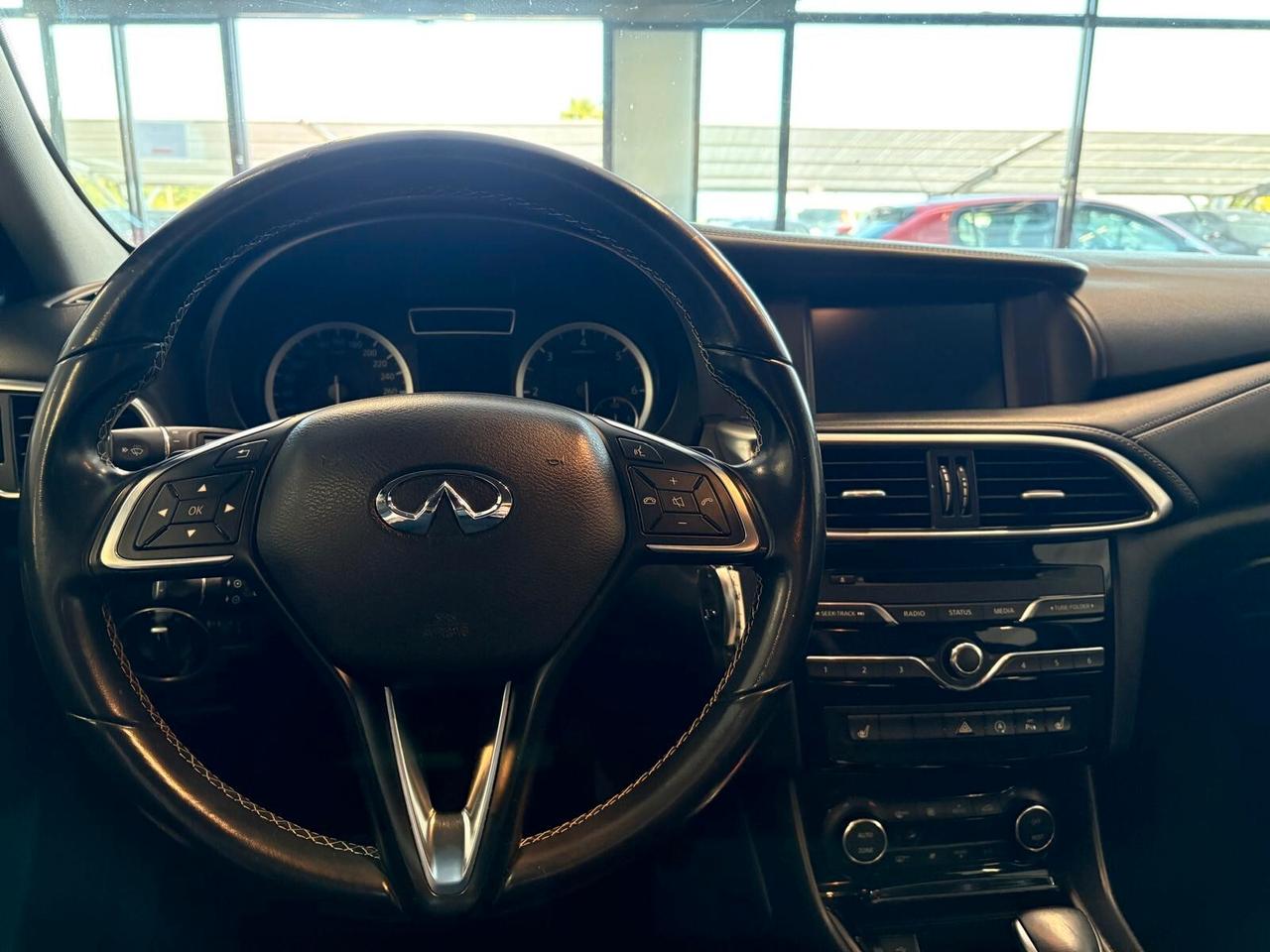 Infiniti Q30 BUSINESS 1.5 diesel DCT