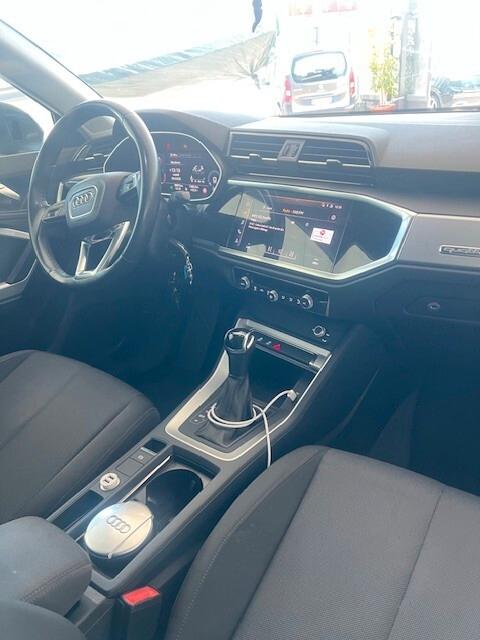 Audi Q3 40 TDI quattro S tronic Business Advanced