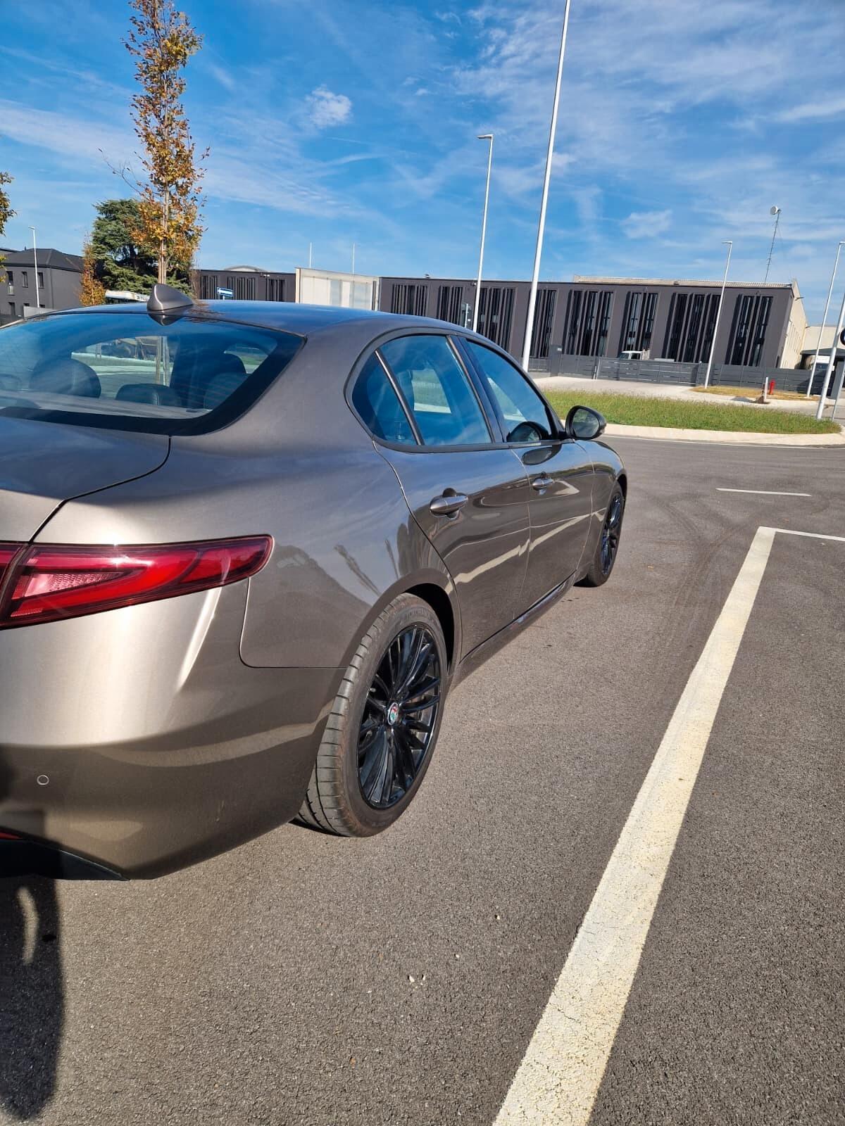Alfa Romeo Giulia 2.2 Turbodiesel 180 CV AT8 Business Sport Launch Ed.
