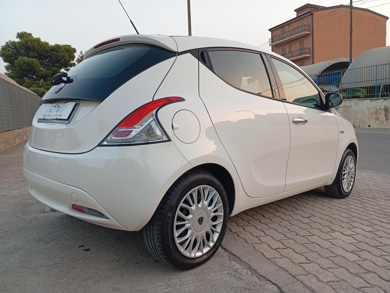 Lancia Ypsilon 1.2 69 CV 5 porte Gold
