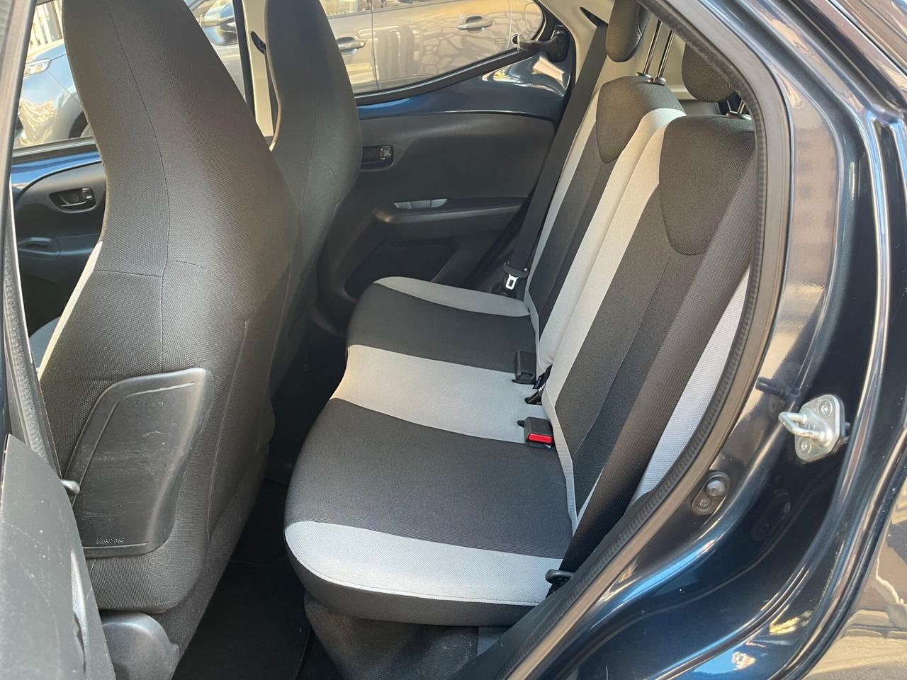 Toyota Aygo 1.0 VVT-i 69 CV 5 porte x-cite