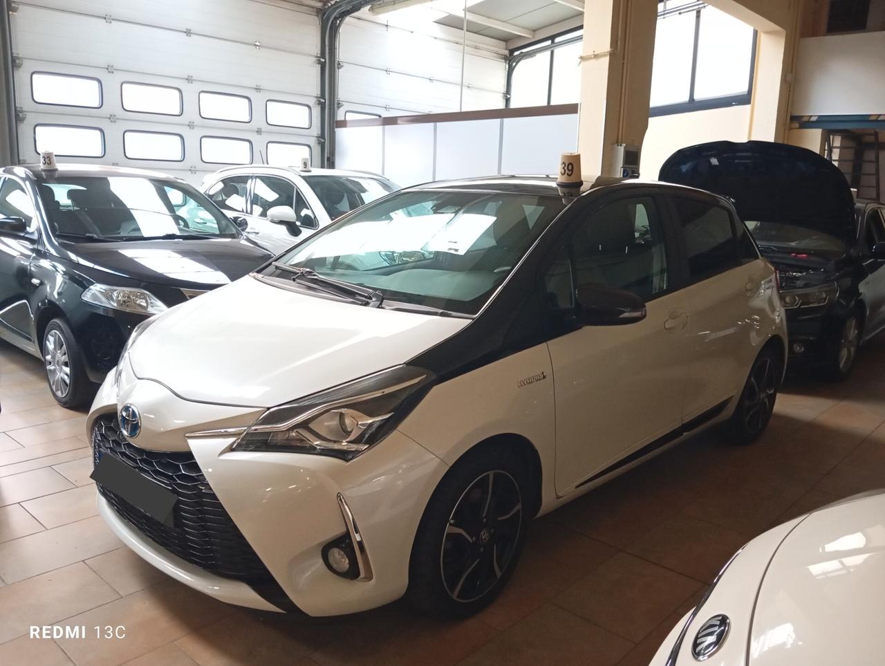 Toyota Yaris 1.5 White edition HYBRID permute
