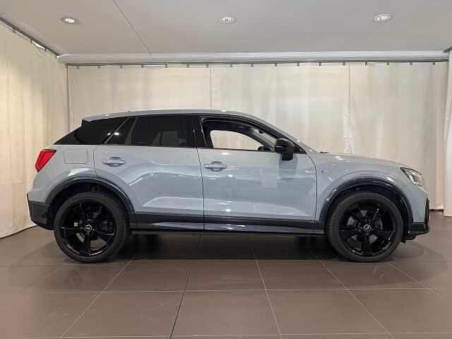 Audi Q2 35 TDI quattro S tronic Identity Black