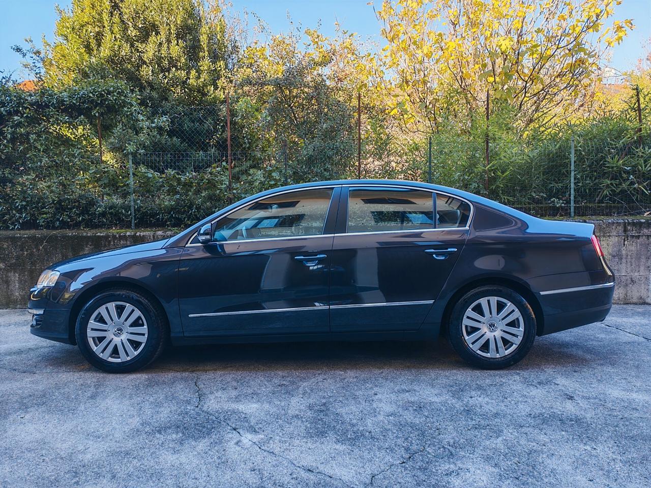 Volkswagen Passat 2.0 BENZINA 150cv / SERVICE / Unipro
