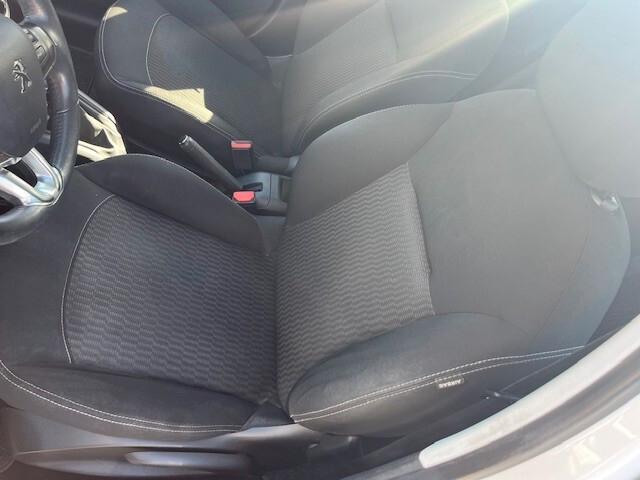 Peugeot 208 BlueHDi 75 5 porte Allure